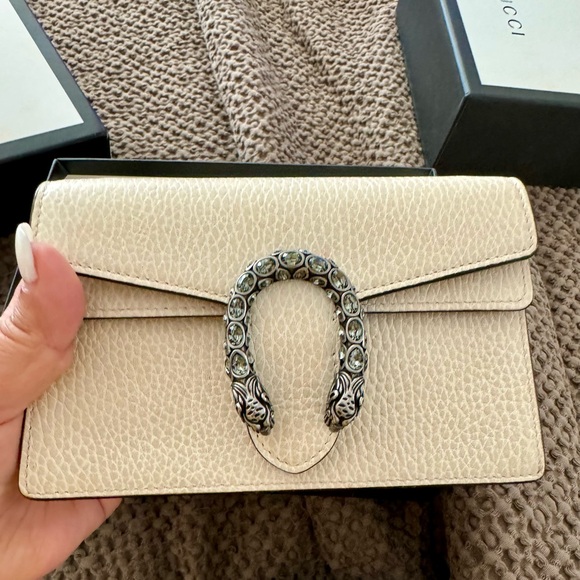 Like new Gucci mini bag, I’ve literally used it couple of times only - Picture 4 of 5